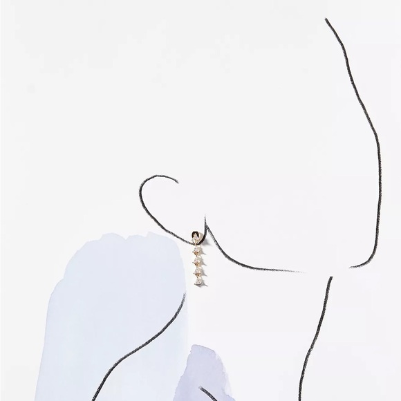 NWT Dainty Crystal Triangle Drop Earrings - Picture 3 of 4